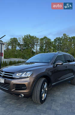 Позашляховик / Кросовер Volkswagen Touareg 2013 в 
