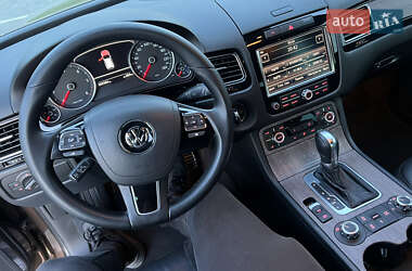 Позашляховик / Кросовер Volkswagen Touareg 2013 в 