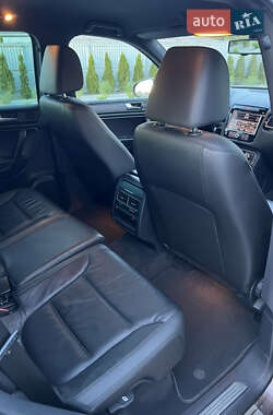Позашляховик / Кросовер Volkswagen Touareg 2013 в 