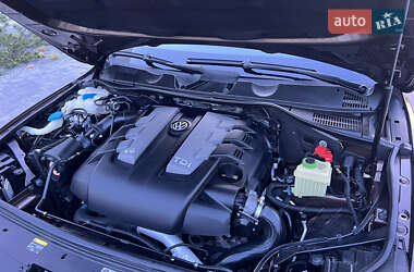Позашляховик / Кросовер Volkswagen Touareg 2013 в 