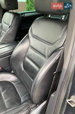 Позашляховик / Кросовер Volkswagen Touareg 2011 в 