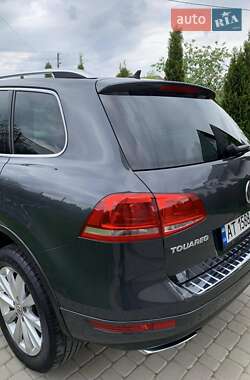 Позашляховик / Кросовер Volkswagen Touareg 2011 в 