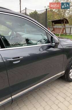 Позашляховик / Кросовер Volkswagen Touareg 2011 в 