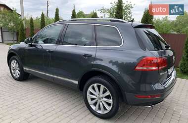 Позашляховик / Кросовер Volkswagen Touareg 2011 в 