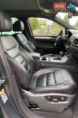 Позашляховик / Кросовер Volkswagen Touareg 2011 в 
