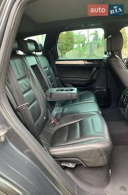 Позашляховик / Кросовер Volkswagen Touareg 2011 в 