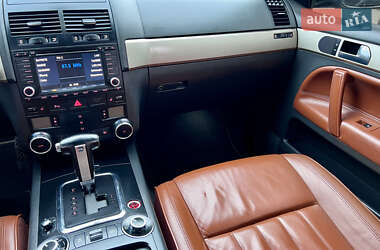 Внедорожник / Кроссовер Volkswagen Touareg 2008 в 