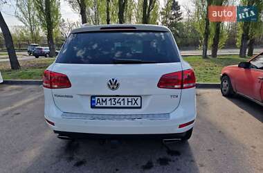Позашляховик / Кросовер Volkswagen Touareg 2011 в 