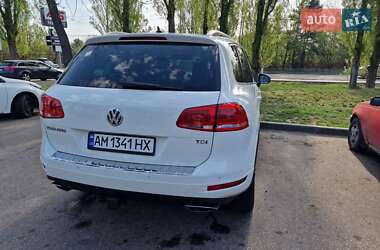 Позашляховик / Кросовер Volkswagen Touareg 2011 в 