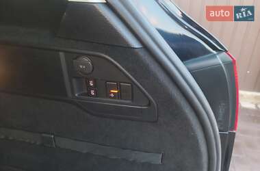 Внедорожник / Кроссовер Volkswagen Touareg 2011 в 