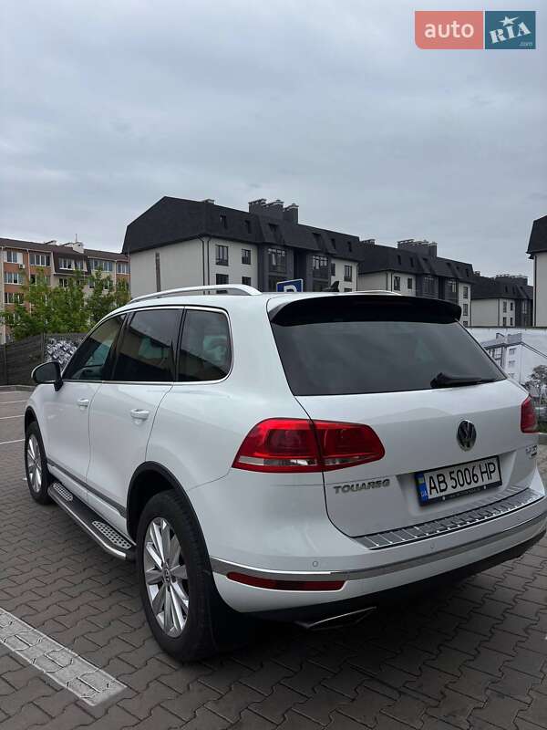 Внедорожник / Кроссовер Volkswagen Touareg 2015 в Киеве