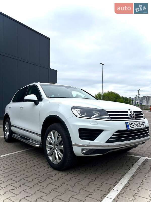 Внедорожник / Кроссовер Volkswagen Touareg 2015 в Киеве