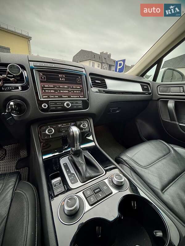 Внедорожник / Кроссовер Volkswagen Touareg 2015 в Киеве