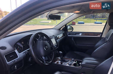 Внедорожник / Кроссовер Volkswagen Touareg 2013 в 