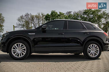 Позашляховик / Кросовер Volkswagen Touareg 2018 в 