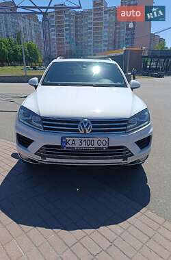 Позашляховик / Кросовер Volkswagen Touareg 2016 в 