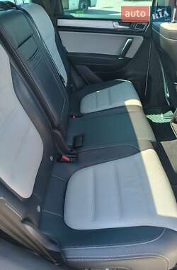Позашляховик / Кросовер Volkswagen Touareg 2016 в 