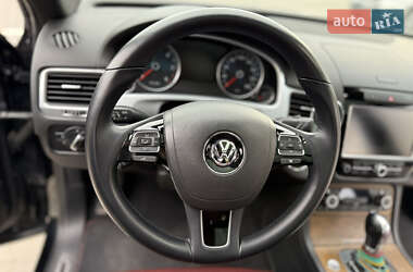 Внедорожник / Кроссовер Volkswagen Touareg 2011 в 
