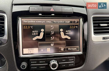 Внедорожник / Кроссовер Volkswagen Touareg 2011 в 