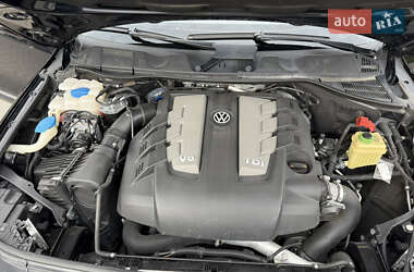 Внедорожник / Кроссовер Volkswagen Touareg 2011 в 