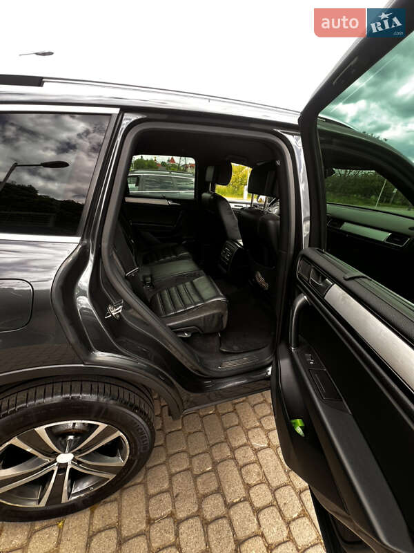 Позашляховик / Кросовер Volkswagen Touareg 2013 в Ужгороді