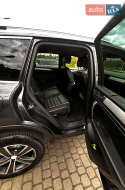 Позашляховик / Кросовер Volkswagen Touareg 2013 в 