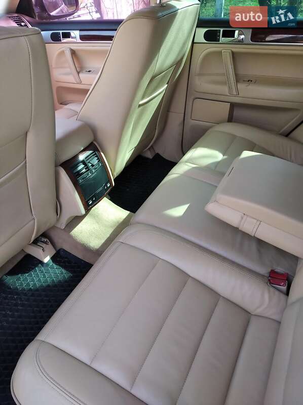 Внедорожник / Кроссовер Volkswagen Touareg 2004 в Краснограде
