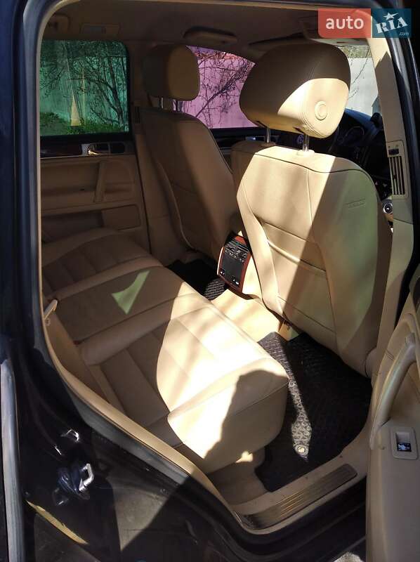 Внедорожник / Кроссовер Volkswagen Touareg 2004 в Краснограде
