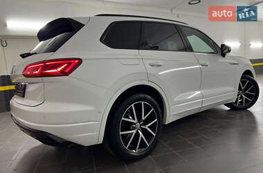 Внедорожник / Кроссовер Volkswagen Touareg 2021 в 