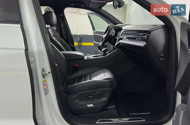 Внедорожник / Кроссовер Volkswagen Touareg 2021 в 