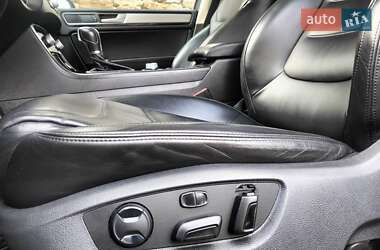 Внедорожник / Кроссовер Volkswagen Touareg 2017 в 