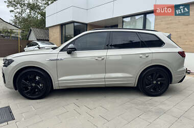 Позашляховик / Кросовер Volkswagen Touareg 2020 в 