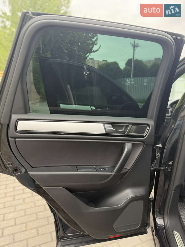 Позашляховик / Кросовер Volkswagen Touareg 2014 в Вінниці