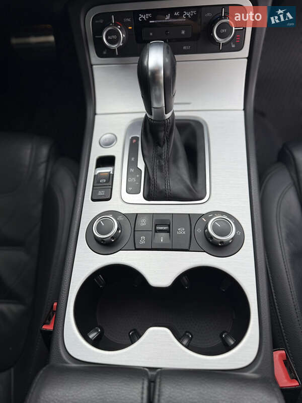 Позашляховик / Кросовер Volkswagen Touareg 2014 в Вінниці