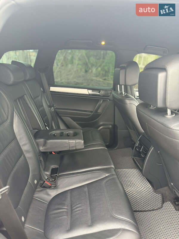 Позашляховик / Кросовер Volkswagen Touareg 2014 в Вінниці