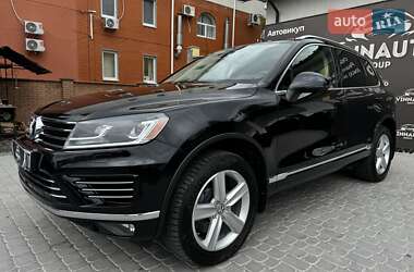 Внедорожник / Кроссовер Volkswagen Touareg 2015 в 
