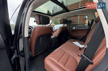 Внедорожник / Кроссовер Volkswagen Touareg 2015 в 