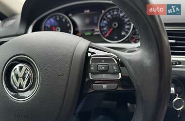 Внедорожник / Кроссовер Volkswagen Touareg 2015 в 