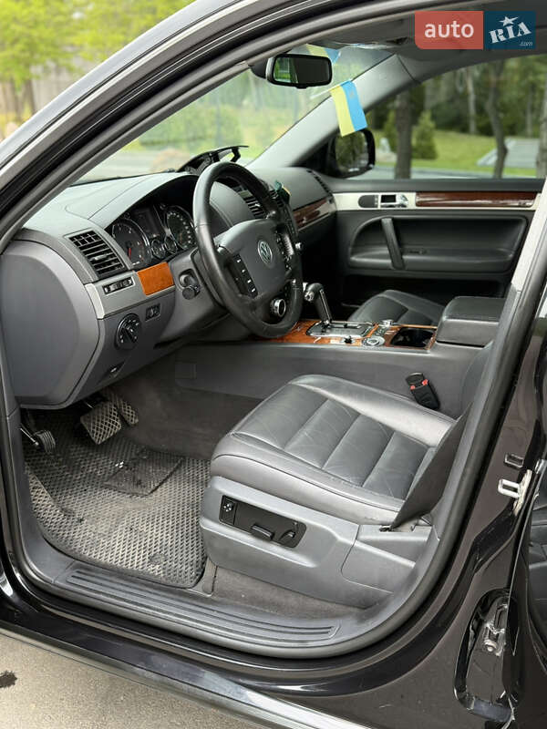 Внедорожник / Кроссовер Volkswagen Touareg 2006 в Киеве