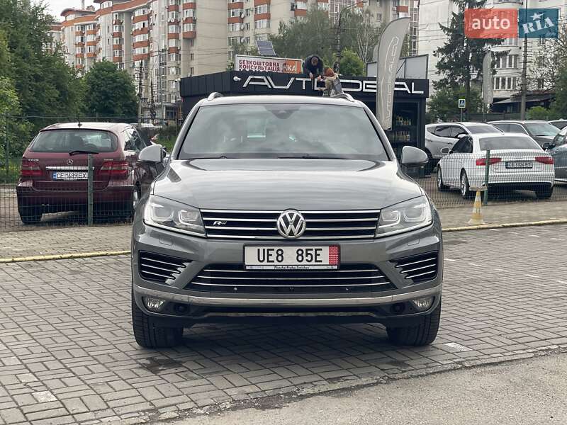 Позашляховик / Кросовер Volkswagen Touareg 2016 в Чернівцях