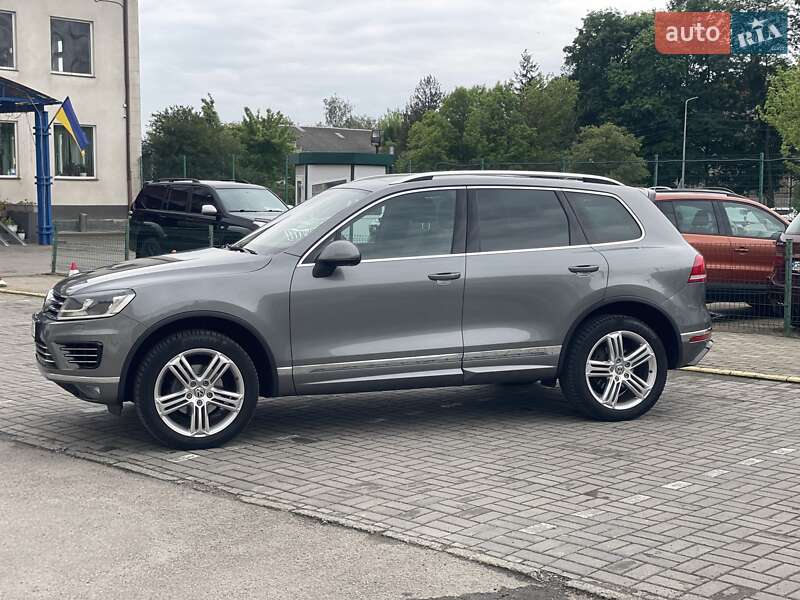 Позашляховик / Кросовер Volkswagen Touareg 2016 в Чернівцях