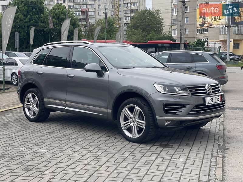 Позашляховик / Кросовер Volkswagen Touareg 2016 в Чернівцях