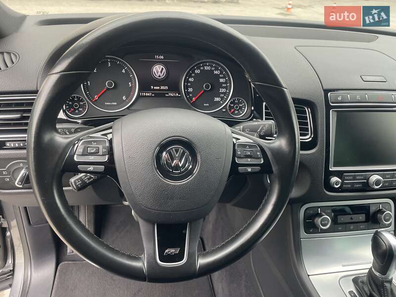 Позашляховик / Кросовер Volkswagen Touareg 2016 в Чернівцях