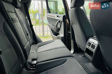 Внедорожник / Кроссовер Volkswagen Touareg 2012 в 