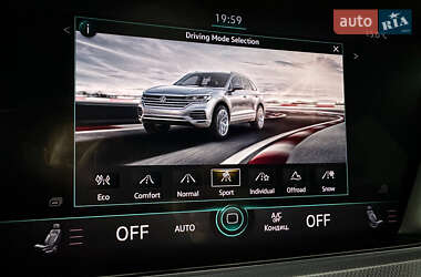 Внедорожник / Кроссовер Volkswagen Touareg 2022 в 