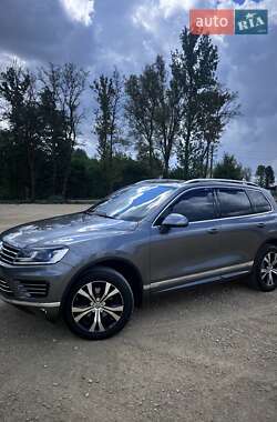 Позашляховик / Кросовер Volkswagen Touareg 2014 в 