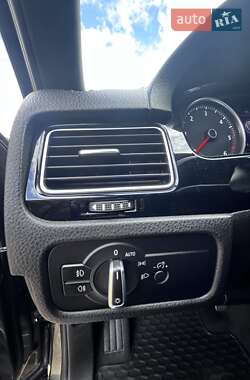 Позашляховик / Кросовер Volkswagen Touareg 2014 в 