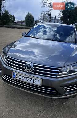 Позашляховик / Кросовер Volkswagen Touareg 2014 в 
