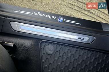 Позашляховик / Кросовер Volkswagen Touareg 2014 в 