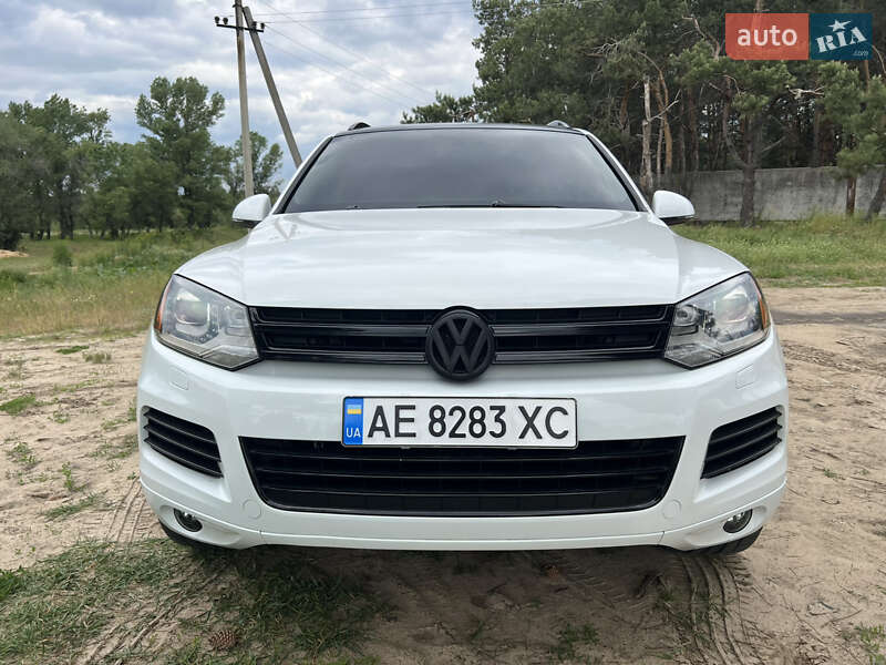Внедорожник / Кроссовер Volkswagen Touareg 2011 в Днепре